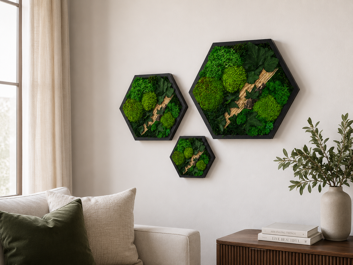 Moosbild Waben Set 3-teilig – Hexagon Wandbild aus Echtmoos mit Efeu & Holz